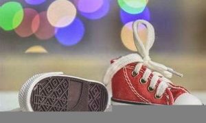 梦到鞋破了(梦到鞋破了脚趾出来了)-命理之家